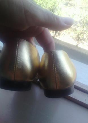 Шкіряні наймодніші золоті туфлі лофери дербі 36 розмір10 фото