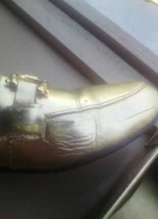 Шкіряні наймодніші золоті туфлі лофери дербі 36 розмір9 фото