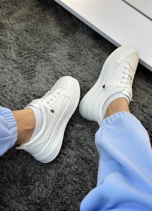 0489 базові легкі білі класичні кросівки, кеди на кожен день молочні, практичні, шнурівка, шкіра, шкіряні9 фото
