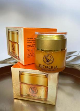 Зволожувальний крем з кінським жиром bioaqua horse ointment