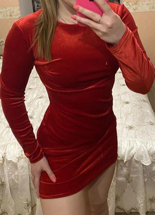 Класне червоне плаття