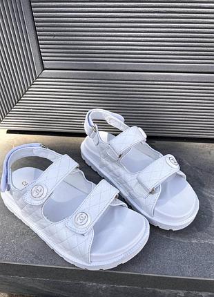 Босоніжки жіночі шкіряні chanel dad sandals white premium