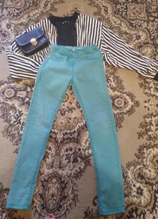 Джинсы скинни без змейки.