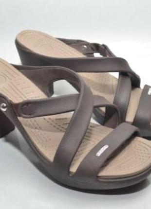 Босоніжки crocs womens cyprus iv heel size 9 brown espresso sandal