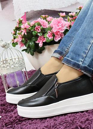 Жіночі чорні мокасіни сліпони кеди кросівки лофери туфлі танкетка шкіряні (еко шкіра)4 фото