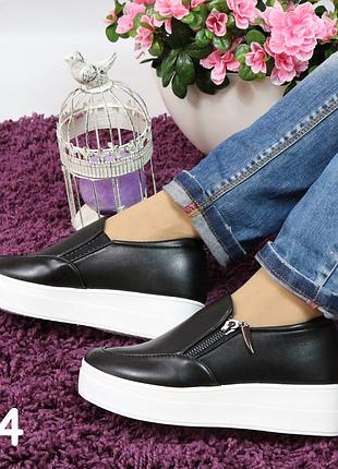 Жіночі чорні мокасіни сліпони кеди кросівки лофери туфлі танкетка шкіряні (еко шкіра)5 фото