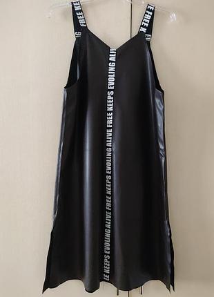 Платье из экокожи 38