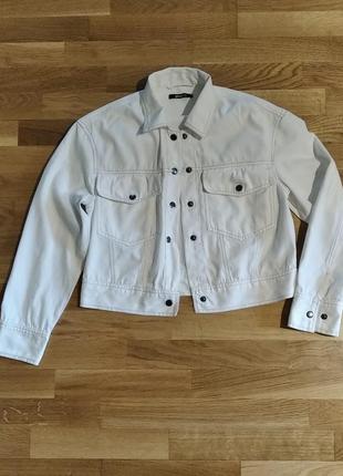 Куртка/рубашка/жакет на кнопках укороченная бело-молочного цвета1 фото