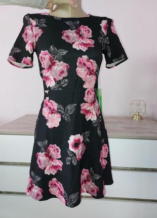Платье в цветочный принт, короткое платье