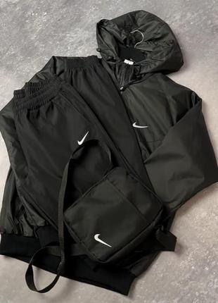 Комплект на лето найк брюки ветровка и бесплатная барсетка от nike черного цвета