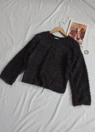 Черный пушистый свитер травка с широкими рукавами