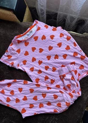Розовая пижама в сердечки для девочки