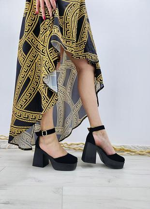 Жіночі замшеві туфлі на підборах