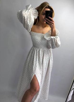 Ніжна сукня міді з мусліну, плаття муслін з відкритими плечима та розрізом