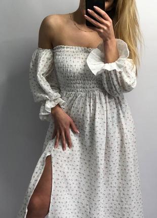 Ніжна сукня міді з мусліну, плаття муслін з відкритими плечима та розрізом