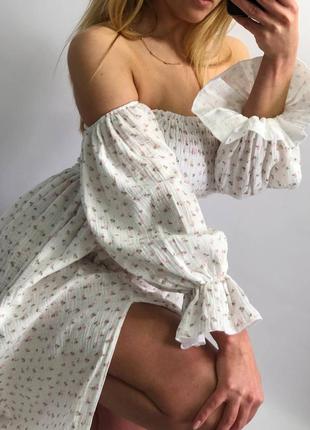 Ніжна сукня міді з мусліну, плаття муслін з відкритими плечима та розрізом