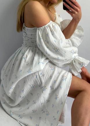 Ніжна сукня міді з мусліну, плаття муслін з відкритими плечима та розрізом