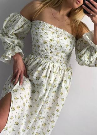 Ніжна сукня міді з мусліну, плаття муслін з відкритими плечима та розрізом