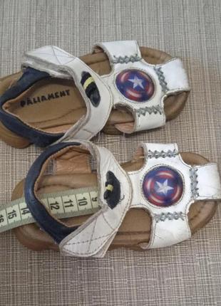 Кожаные босоножки