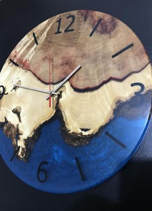Часы настенные из дерева и эпоксидной смолы