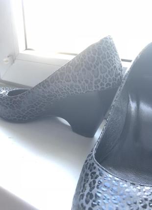 Леопардові  туфлі на танкетці3 фото