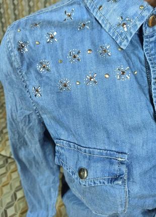 Крутая красивенная джинсовая рубашка лиоцелл на кнопках.2 фото