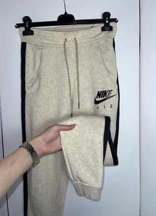 Спортивні штани nike air спортивки найк джогери на манжетах беж сірі оригінал лампаси3 фото