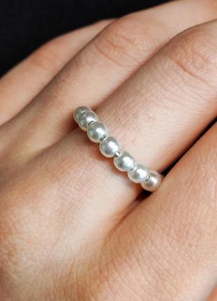 Кільце з молочних намистин