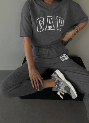 Спортивний костюм футболка + штани у стилі gap