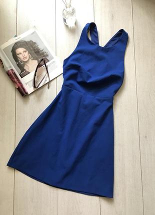 Сукня з красивою спинкою