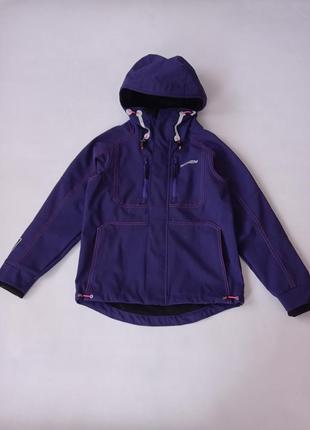 Норвезька куртка софтшел на 10 років.