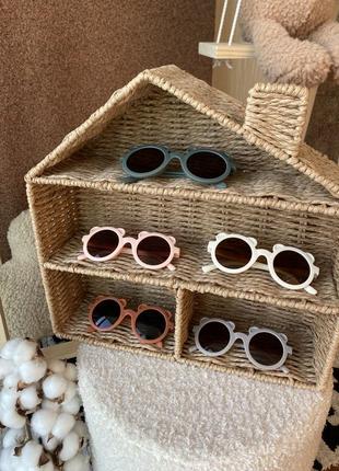 Дитячі сонцезахисні матові окуляри з вушками1 фото