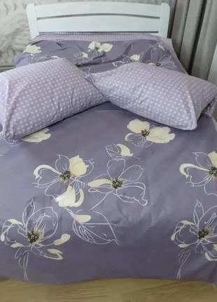 Постільна білизна бузкового кольору квітами
