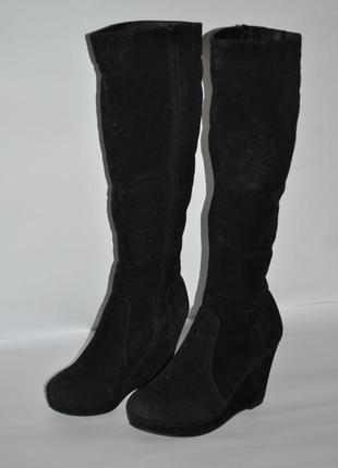 Високі замшеві чоботи