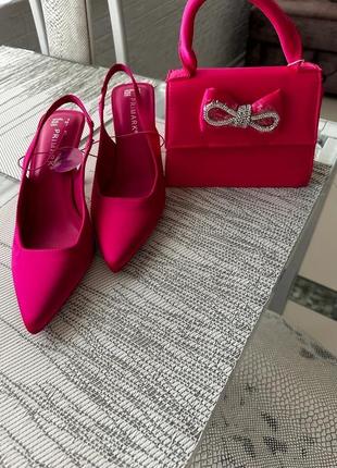 Изысканный набор туфли с сумочкой ярко-розового цвета со стразами от