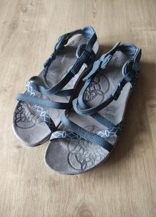 Фирменные женские кожаные спортивные сандалии merrell, сша, оригинал,р.40.