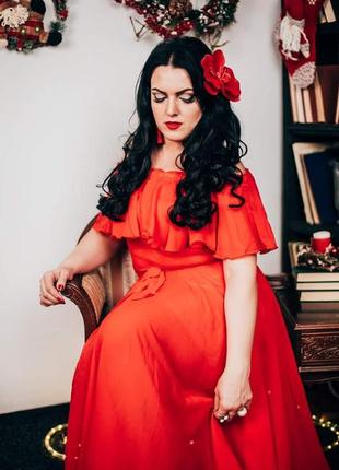 Розкішна сукня червоного кольору з воланами!8 фото