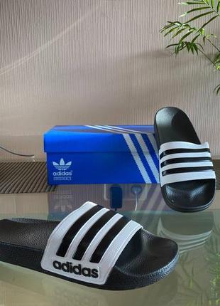 Тапочки, шлепанцы adidas