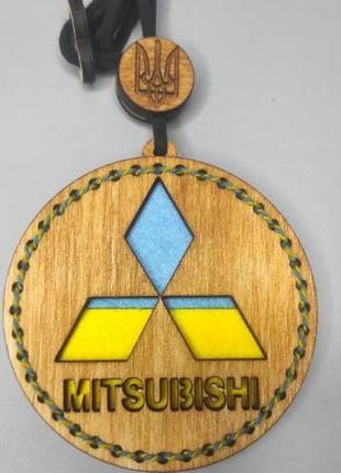 Ароматизатор из дерева в машину mitsubishi + подарочный бокс. в наличии все модели авто.