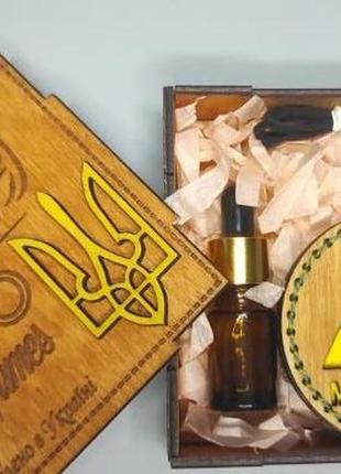 Ароматизатор из дерева в машину mitsubishi + подарочный бокс. в наличии все модели авто.