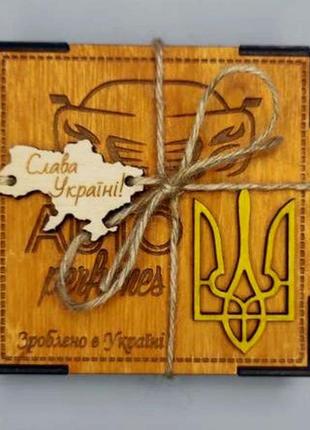 Ароматизатор из дерева в машину mitsubishi + подарочный бокс. в наличии все модели авто.