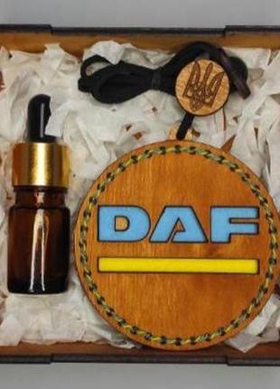 Ароматизатор из дерева в машину с логотипом daf + подарочный бокс. в наличии все модели авто.5 фото