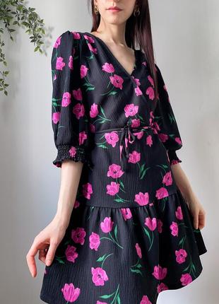 Платье у цветочный принт трендовая с поясом с объёмными рукавами на запах