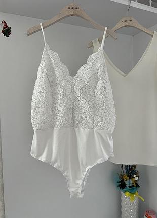 Белое кружевное боди батал boohoo