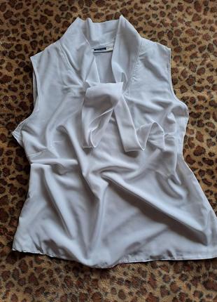 Чудесная и нарядная белоснежная блуза basic line с бантом/без рукавов/размер  14/467 фото
