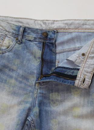 Интересные джинсовые шорты с осветлениями и мульти-принтом черепов от denimco3 фото