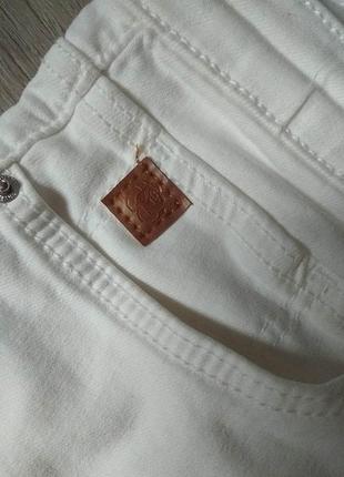Базовые плотные белые джинсы6 фото