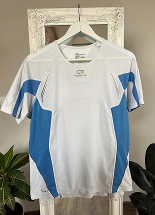 Легкая спортивная футболка для спорта или тренировок l