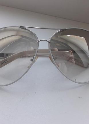 Очки солнцезащитные светлые белые