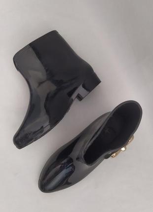 Резиновые ботинки